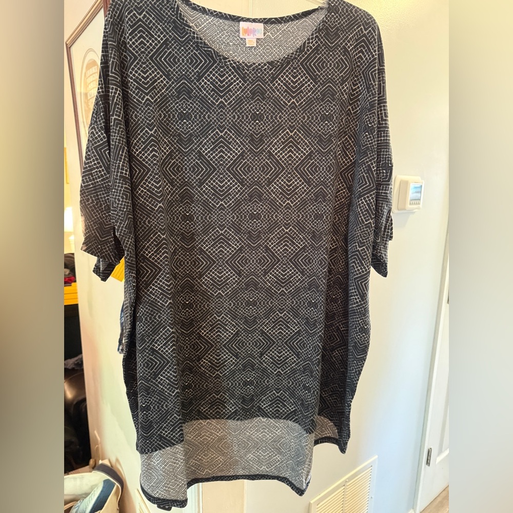 LuLaRoe Black Print Hi-Lo Tunic Tee sz 3XL